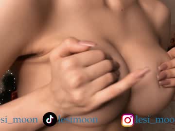 girl
        lesi_moon cam image #3194722