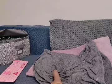 girl
        lea_loon cam image #6406125