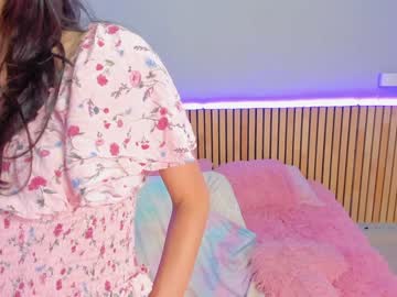 girl
        little_effy18 cam image #2590685