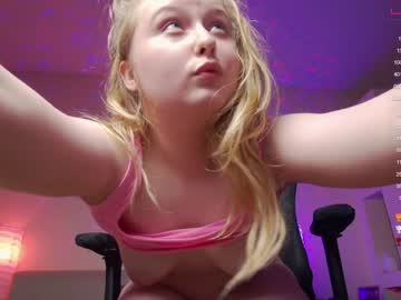 girl
        teeencute cam image #1232344
