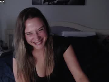girl
        bluexstacey cam image #4675843