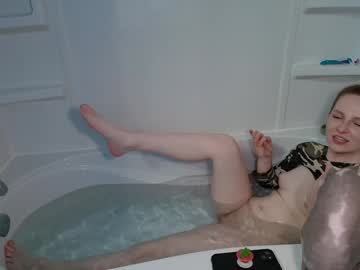 girl
        skyewatson cam image #6806648