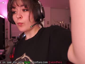 girl
        evelynpiers cam image #903734
