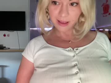 girl
        kiradivine cam image #2630178