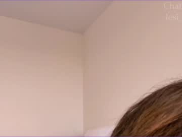 girl
        lesi_moon cam image #2679556
