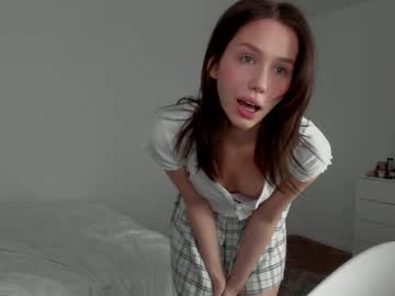 girl
        vivienne_westwoood cam image #1504840