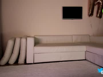 girl
        hollyextra cam image #4219367