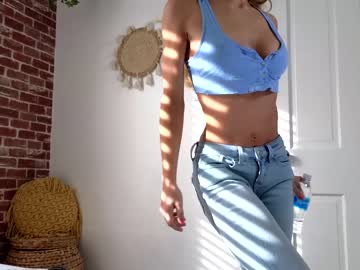 girl
        littlegreekflower cam image #2831980