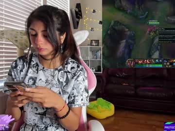 girl
        violetttflowers cam image #2078717