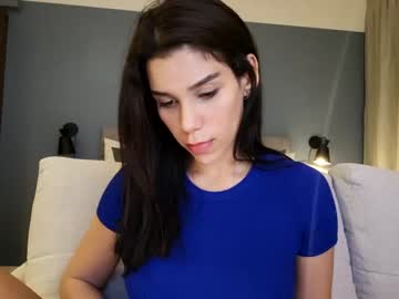 girl
        yourbonie cam image #1096025