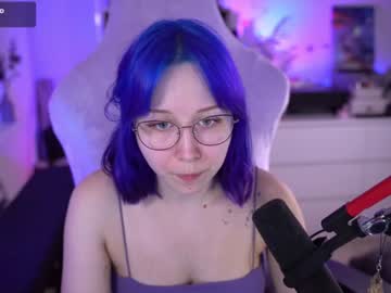 girl
        blue_mooncat cam image #4362703
