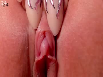 girl
        _witch__ cam image #3196187
