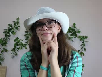 girl
        teresabriggs cam image #2312066