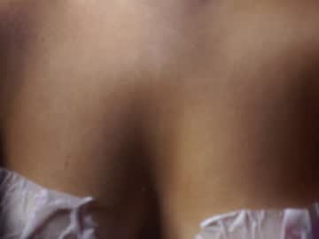 girl
        emilybatee cam image #4830001