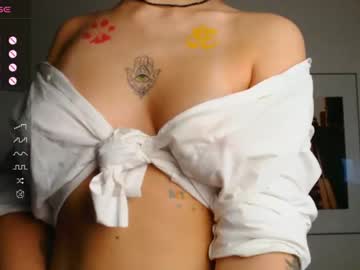 girl
        lisasashley cam image #2442013