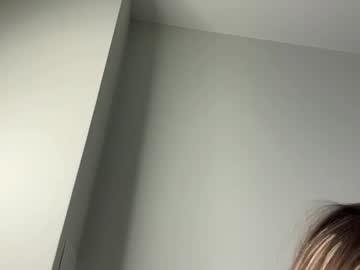 girl
        elisa_moon cam image #6189554