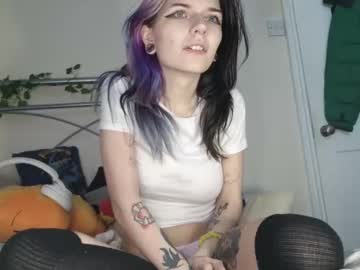 girl
        lizzyylovesick cam image #4482465