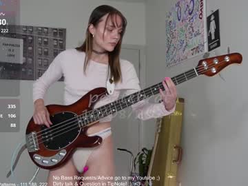 girl
        petitebrat cam image #5209651
