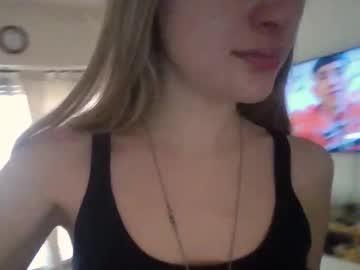 girl
        pinklola31 cam image #5713798