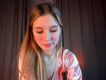 girl
        milablush cam image #871015