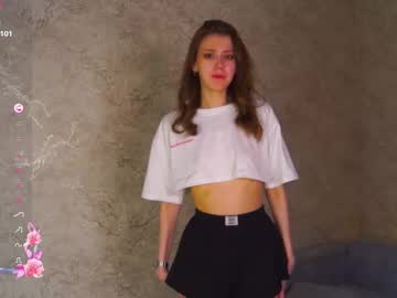girl
        linnhaskell cam image #6726134