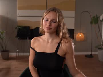 girl
        chillwithkira cam image #4808319