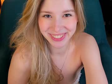 girl
        milablush cam image #3162416