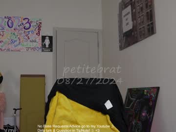girl
        petitebrat cam image #4908916