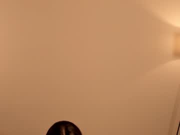 girl
        winniewest_ cam image #1437316