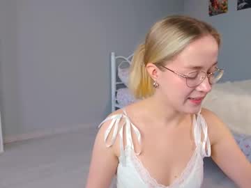 girl
        aluntick cam image #6452232