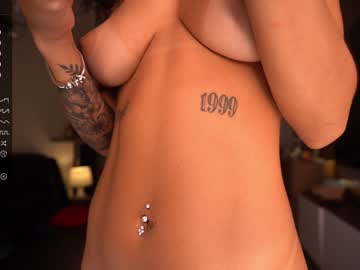 girl
        mykinkybunny cam image #2741893