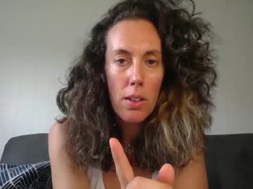 girl
        sixfootsiren cam image #4779920