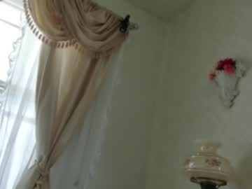 girl
        littlegreekflower cam image #3938977