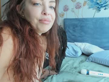 girl
        carliescott_meow cam image #802209