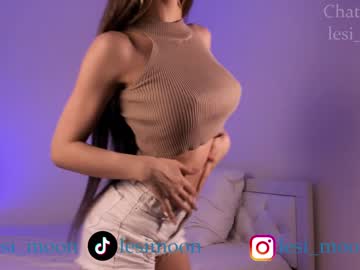 girl
        lesi_moon cam image #3294657