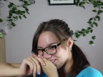 girl
        teresabriggs cam image #2319511