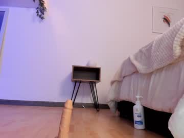 girl
        ashley_jones9 cam image #3660206