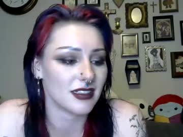 girl
        prettylilbxby cam image #1299316