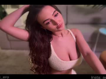 girl
        liliaah cam image #6526488