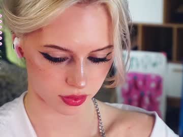 girl
        audreycarvin cam image #5240919