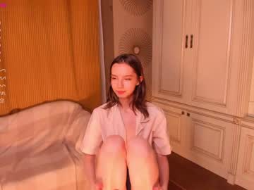 girl
        happiness_call cam image #1311094