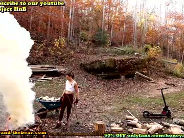 couple
        honeyand_thebear cam image #104071