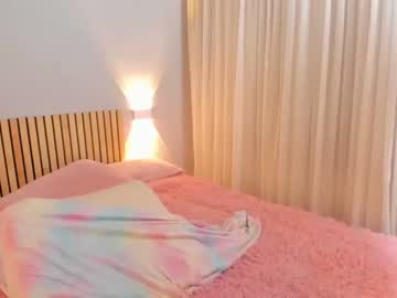 girl
        little_effy18 cam image #2037427
