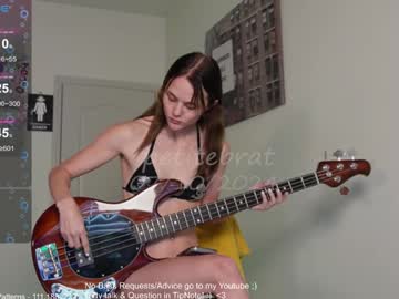 girl
        petitebrat cam image #4563267