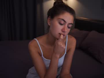 girl
        tessarosse_ cam image #2795141