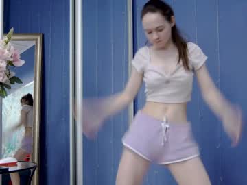 girl
        kriskras__ cam image #1035538