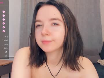 girl
        augustadyer cam image #3877995