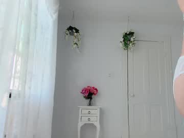 girl
        littlegreekflower cam image #6303648