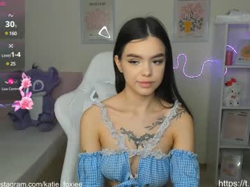 girl
        katiefoxie cam image #5867426