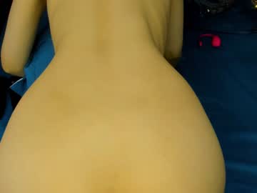girl
        lean_lie cam image #1079422